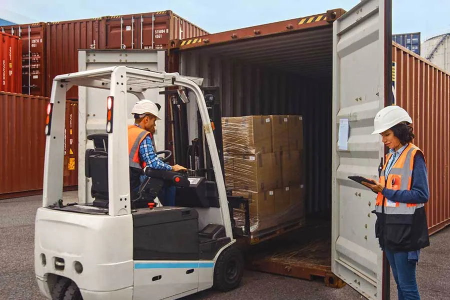 Efficient toilet paper loading container in a warehouse