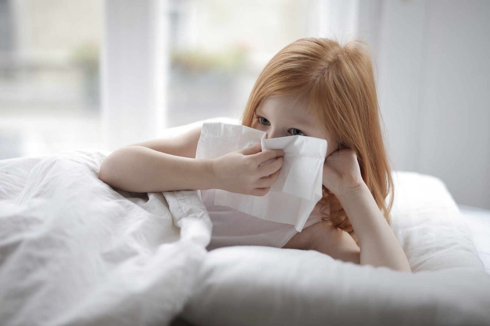 soft virgin wood pulp facial tissue in real-life application scene, Top Source Paper