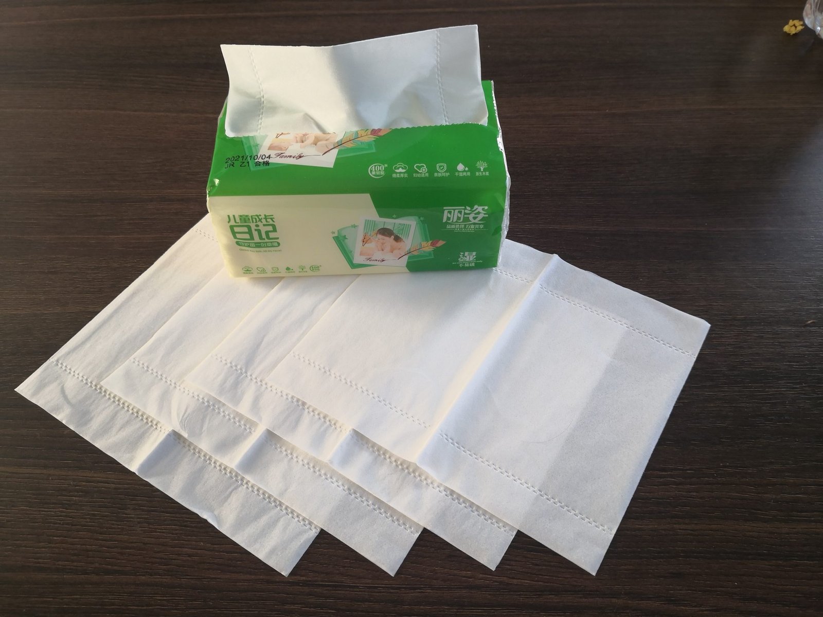 Bulk facial tissue sheets stacked with consistent feel