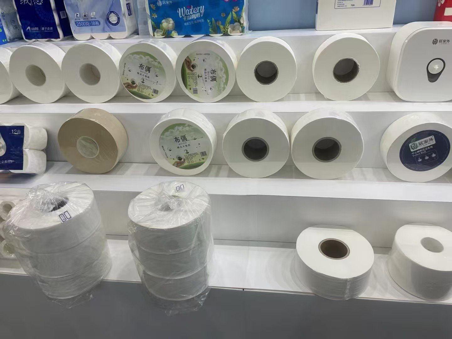 Giant jumbo toilet paper roll wound for long meterage in commercial supply