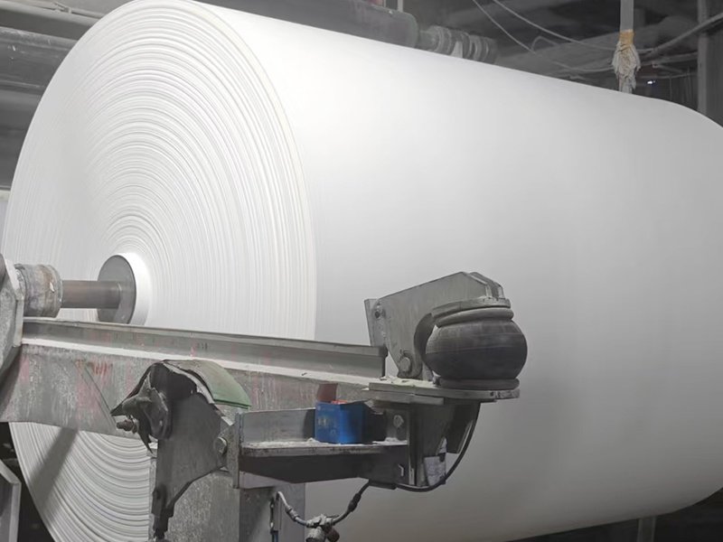 Mother jumbo roll on the paper machine ready for high-speed converting