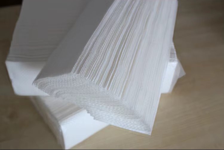 Soft folded paper napkin stack with even fold